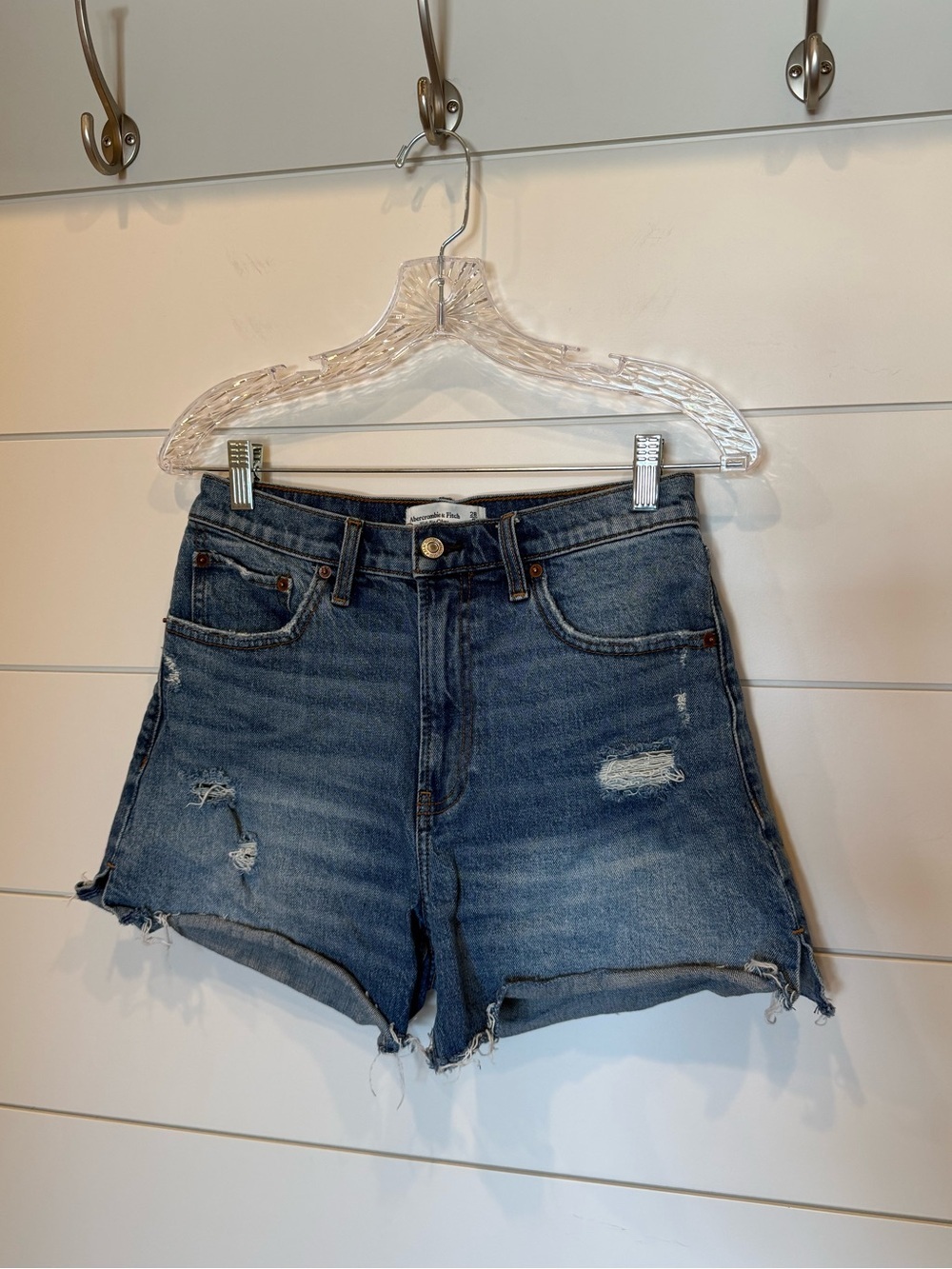 Abercrombie & Fitch high rise 4” short Curve Love 28 / 6
